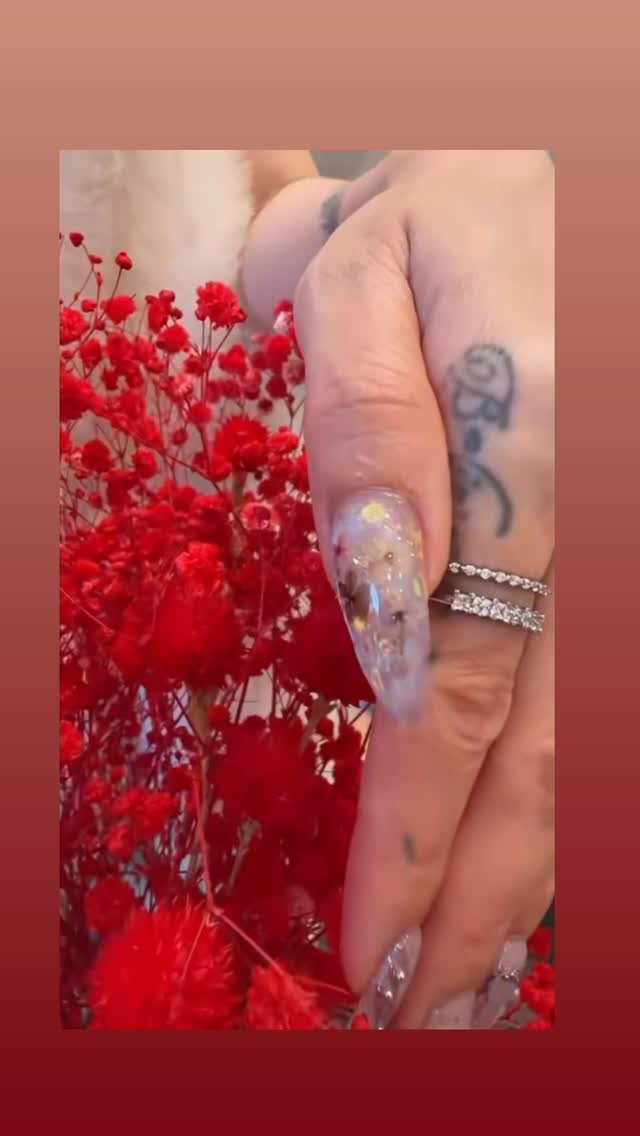 Encapsulated dried flower nails